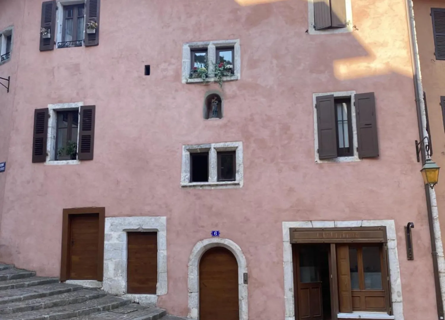Stylish & Cosy Mezzanine In Historical Old Town Apartment Annecy